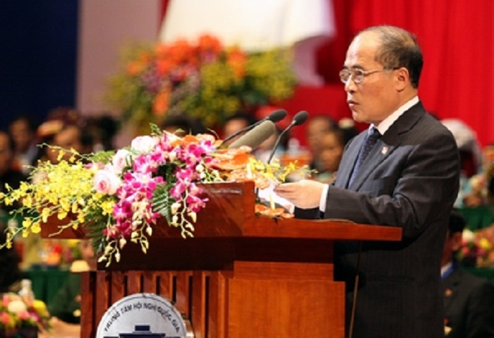 Phó Thủ tướng Thường trực Chính phủ Nguyễn Sinh Hùng - Trưởng Ban Chỉ đạo Đại hội đại biểu toàn quốc các dân tộc thiểu số Việt Nam lần thứ nhất đọc diễn văn khai mạc Đại hội
